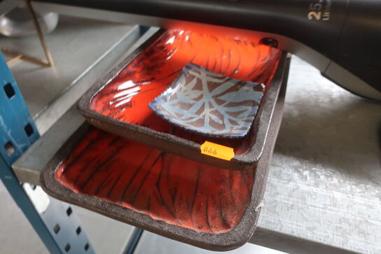 håndstøvsuger, bordlampe, fade og lysestage 