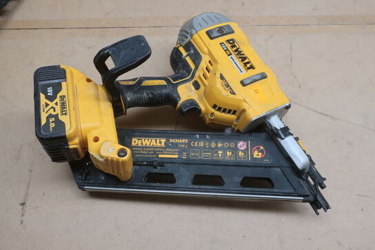 Sømpistol DEWALT DCN692