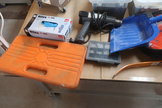 Kiler, værktøj, spandevogn m.m.