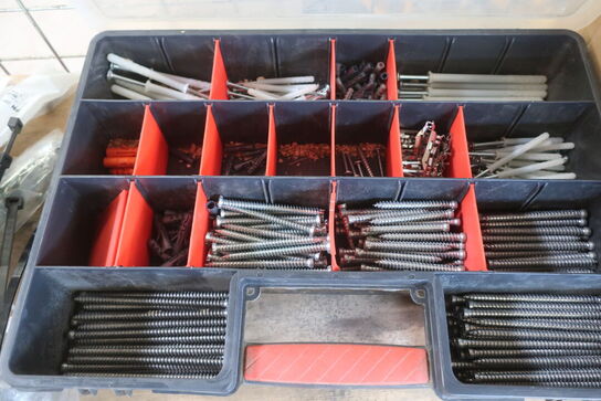 Skruer, pluks, beslag m.m.