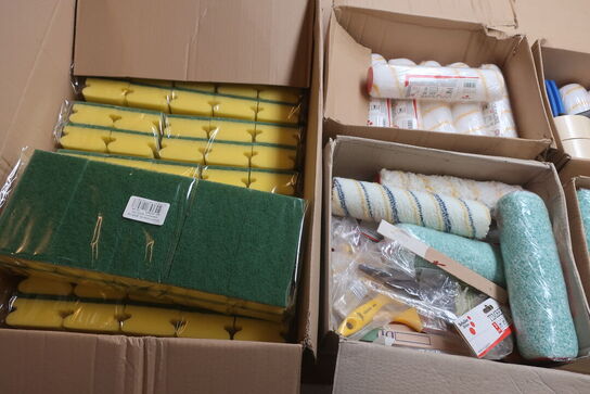 Svampe, maleruller og pensler