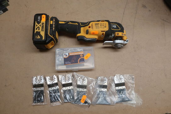 Multiværktøj DEWALT DCS355 med klinger