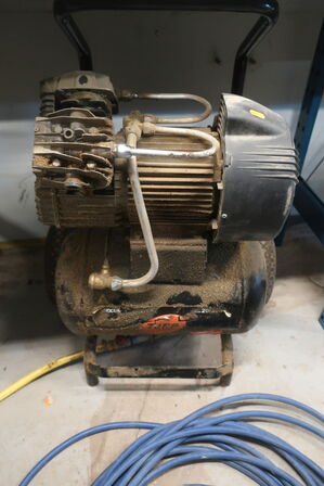 Kompressor TJEP 20/300-2 med slange 