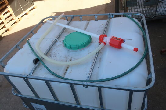 1000 L beholder med indhold