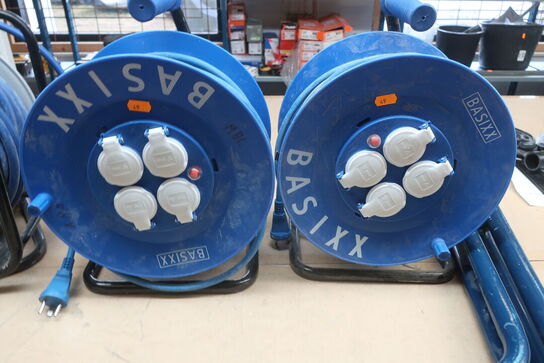 Trykluftslange, 2 kabeltromler og 2 pladebukke