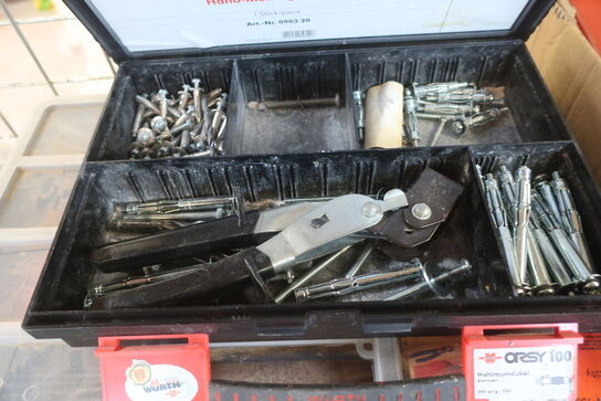 Skruer, pluks, beslag m.m.