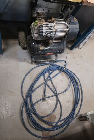 Kompressor TJEP 20/30-2 med slange 