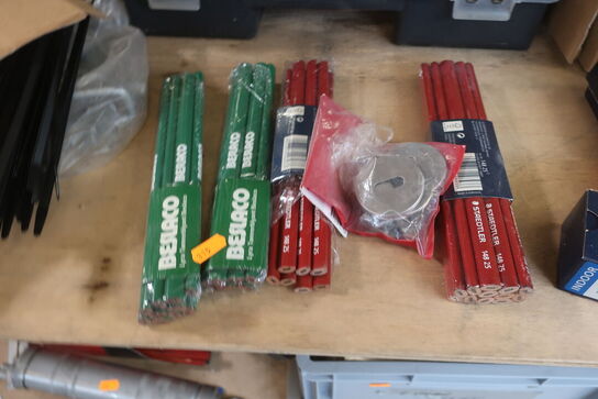 Skruer, pluks, beslag m.m.