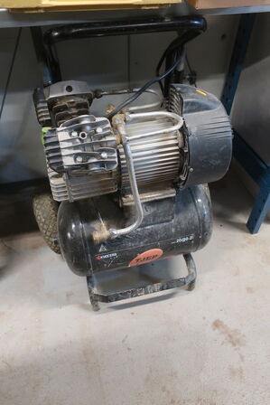 Kompressor TJEP 20/30-2 med slange 