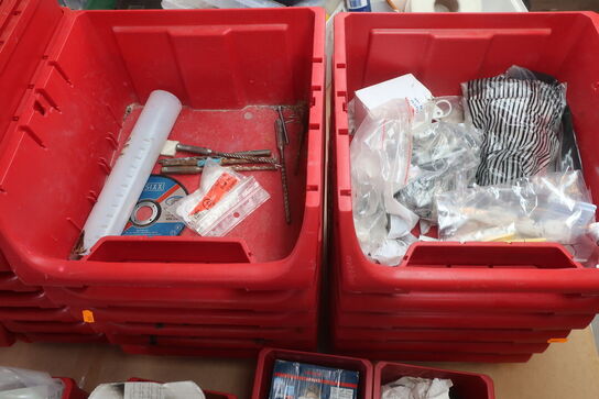 Røde kasser med indhold