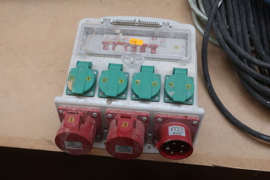 2 stk. kabeltromler, slanger, kabel og bygningtavle