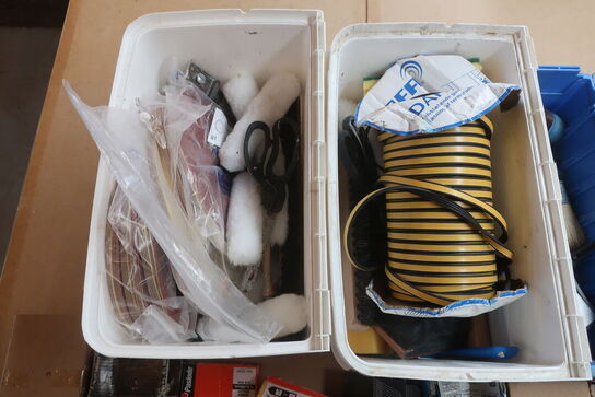 Værktøj, skruer, glasbånd m.m.