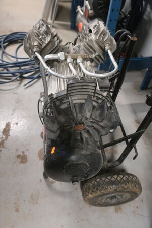 Kompressor TJEP 20/25-2 med slange 