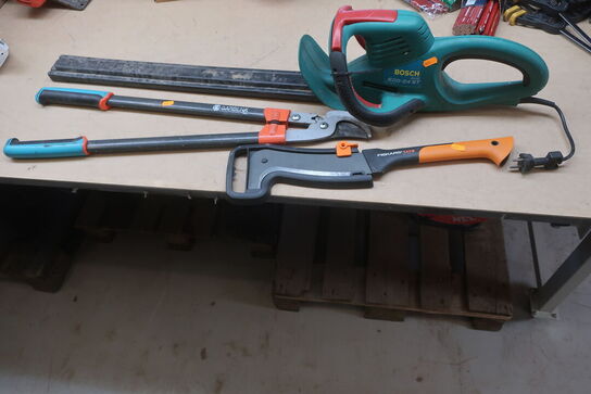 Hækkeklipper, økse og grenklipper