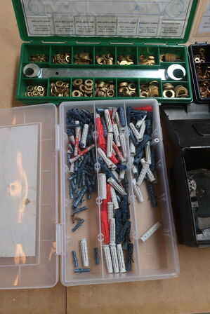 Bor, hængselsringe og dyvler