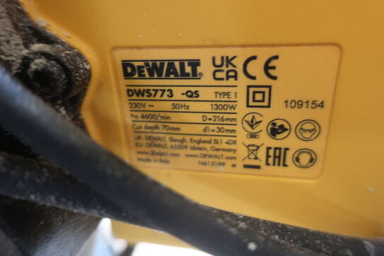 Kap-/geringssav DEWALT DWS773 -QS med arbejdsbord 