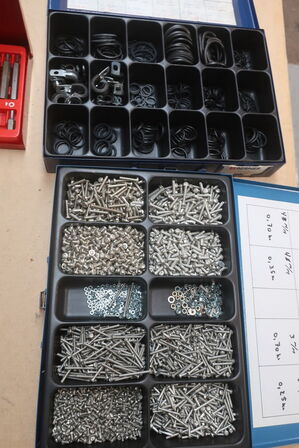 Skruer, dremel, bitz, gummiringe