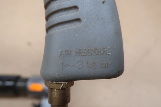 2 stk. trykluft værktøj og vandsprøjter