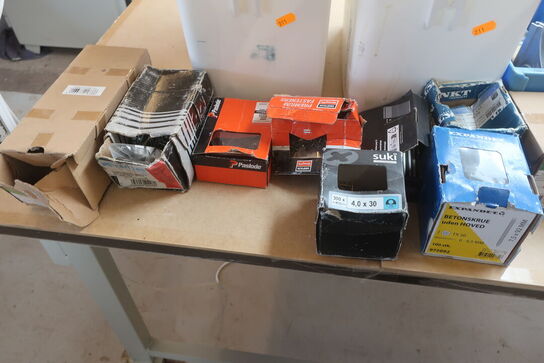 Værktøj, skruer, glasbånd m.m.