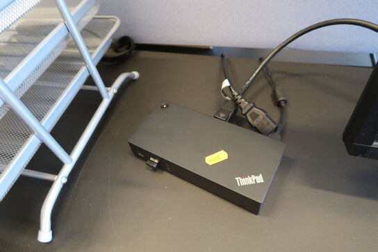 Computerskærm SAMSUNG S24E450, dockingstation LENOVO Thinkpad, tastatur, rollermouse