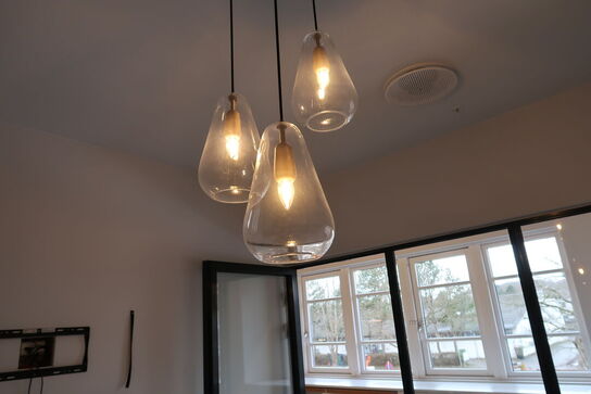 Lysekrone NUURA ANOLI med 3 stk. pendler