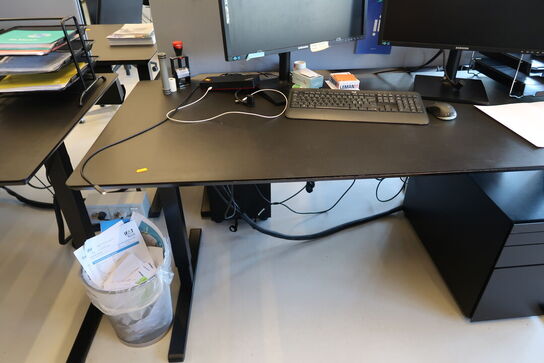 El. hæve/sænke skrivebord uden indhold med afskærmning samt skuffemodul