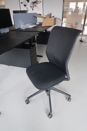 Kontorstol VITRA ID Mesh af Antonio Citterio