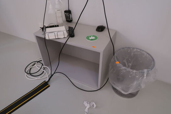 Reol MUUTO Stacked samt whiteboard