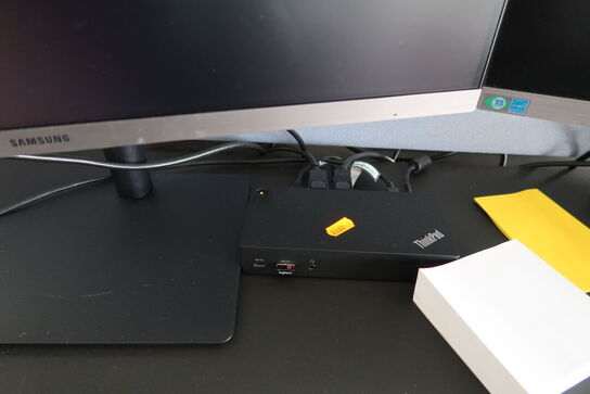 2 stk. computerskærme SAMSUNG S24R650FDU, dockingstation LENOVO Thinkpad, tastatur, mus