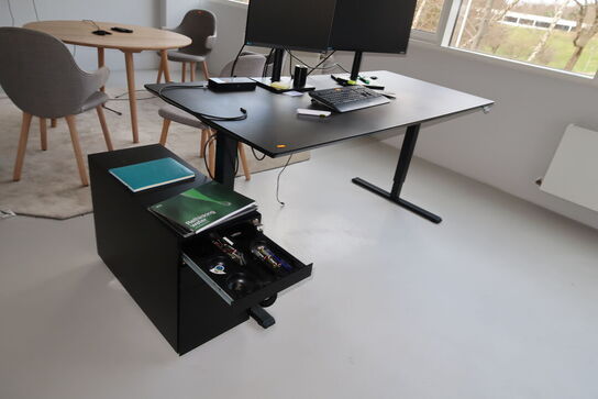 El. hæve/sænke skrivebord uden indhold samt skuffemodul