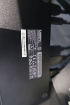 2 stk. computerskærme SAMSUNG S24E450, dockingstation LENOVO Thinkpad, tastatur, mus