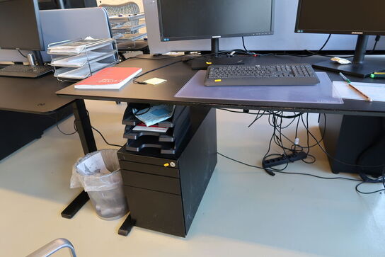 El. hæve/sænke skrivebord med afskærmning uden indhold samt skuffemodul