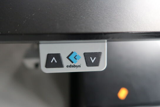 El. hæve/sænke skrivebord uden indhold med afskærmning samt skuffemodul