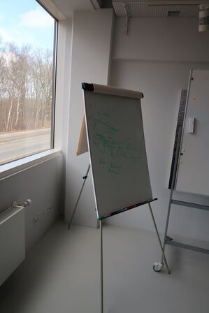 Reolsystem MUUTO Stacked uden indhold samt 2 stk. whiteboard