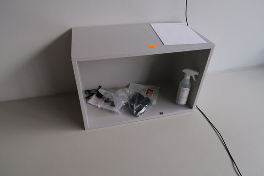 Reolsystem MUUTO Stacked uden indhold samt 2 stk. whiteboard