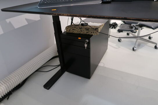 El. hæve/sænke skrivebord PAUSTIAN uden indhold med afskærmning samt skuffemodul