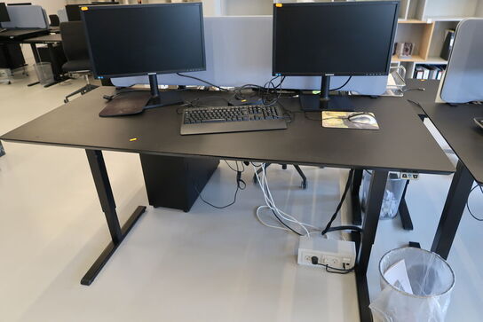 El. hæve/sænke skrivebord uden indhold med afskærmning samt skuffemodul