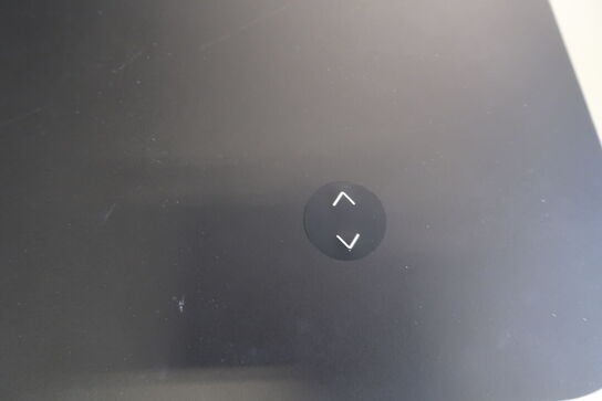 El. hæve/sænke skrivebord uden indhold samt skuffemodul