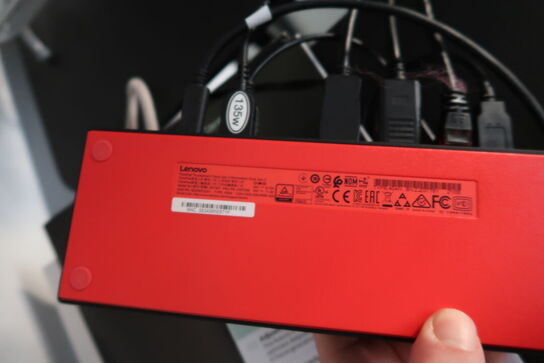 2 stk. computerskærme SAMSUNG S24E450D, dockingstation LENOVO ThinkPad Thunderbolt 3 Dock Gen 2, tastatur og mus