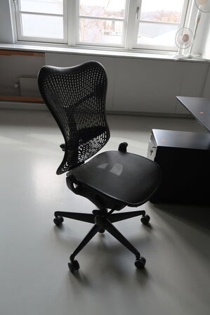 Kontorstol HERMAN MILLER Mirra 2