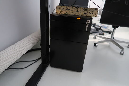 El. hæve/sænke skrivebord uden indhold med afskærmning samt skuffemodul