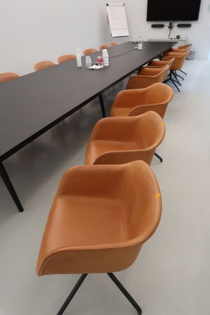 6 stk. mødestole MUUTO Fiber Chair Swivel