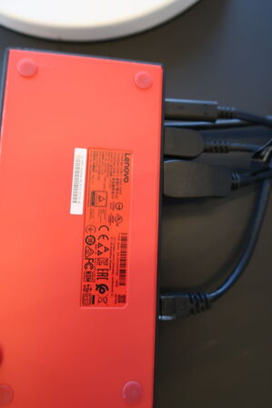 Computerskærm SAMSUNG U28E590D, dockingstation LENOVO Thinkpad, tastatur, mus