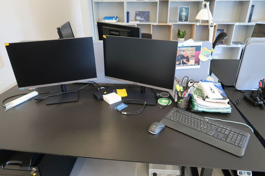 2 stk. computerskærme SAMSUNG S24R650FDU, dockingstation LENOVO Thinkpad, tastatur, mus
