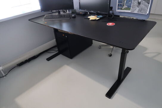 El. hæve/sænke skrivebord uden indhold med afskærmning samt skuffemodul