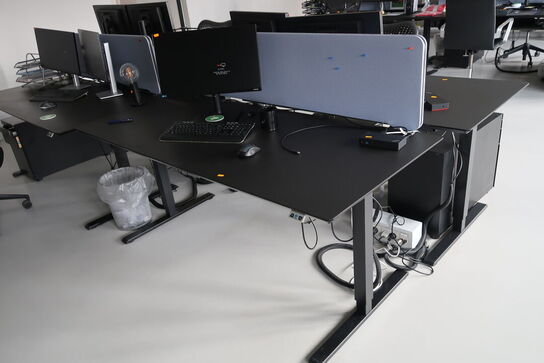 El. hæve/sænke skrivebord uden indhold med afskærmning samt skuffemodul