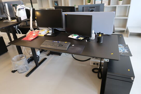 El. hæve/sænke skrivebord uden indhold med afskærmning samt skuffemodul