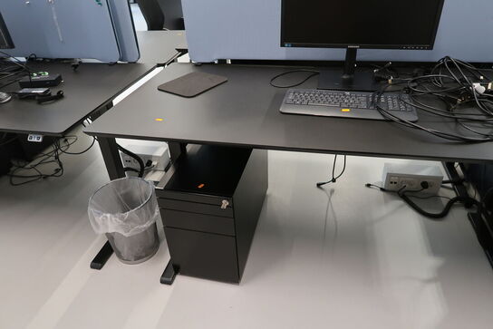 El. hæve/sænke skrivebord uden indhold med afskærmning samt skuffemodul