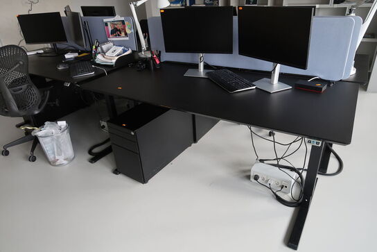 El. hæve/sænke skrivebord uden indhold med afskærmning samt skuffemodul