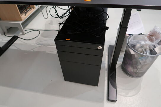 El. hæve/sænke skrivebord PAUSTIAN uden indhold med afskærmning samt skuffemodul